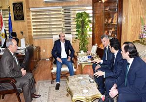 محافظ أسوان يطالب "مستثمري بنبان" بتخصيص جزء من الأرباح لتنمية المجتمع -صور