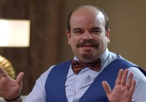 خاص| بعد ارتدائه الباروكة.. هل يخضع محمد عبدالرحمن لزراعة الشعر؟