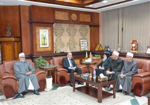 محافظ المنيا يستقبل وفدًا من الكنيسة والأزهر 