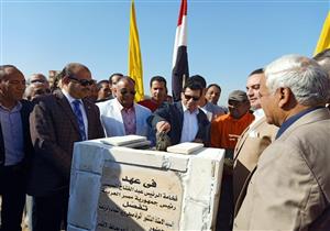 وزير الشباب يضع حجر أساس مركز شباب أرمنت بالأقصر 
