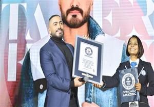فيديو| أول تعليق من تامر حسني بعد إعلانه دخول "جينيس ريكورد"