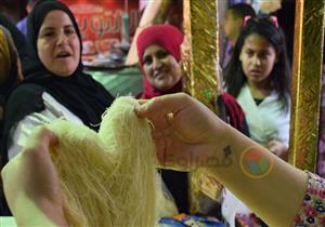 من الجدة للحفيدة.. أسرة مسيحية تبيع الكنافة والقطايف في رمضان