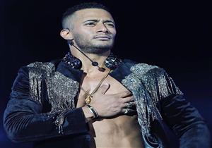 بالفيديو| الجمهور يلتف حول محمد رمضان في الهرم.. والأخير: أجمل أهل