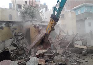 إزالة 5 عقارات آيلة للسقوط في حملة بدمياط - صور