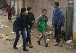   أول يوم مدرسة.. الأهالي يصطحبون أبناءهم 