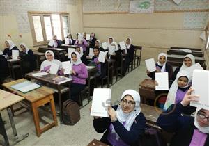 الحكومية تنفي ربط تسليم الكتب أو التابلت للطلاب بدفع المصروفات الدراسية