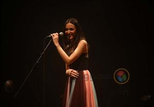 فايا يونان تغني "بنلف" في "الجونة السينمائي" رثاءً لنجوم فارقونا 