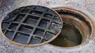 بالوعة الموت.. زوج يعتدي على زوجته ويلقي بها في مصرف صحي