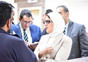 بالصور.. زيارة مفاجئة لوزيرة الصحة إلى مستشفى هوليوبوليس