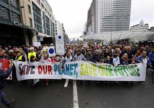 بريطانيا .. آلاف الطلاب يتغيبون عن المدارس للمشاركة في مظاهرة بشأن تغير المناخ