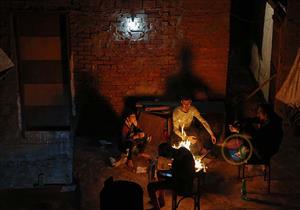 قعدة سمر حول النار (صورة اليوم) 