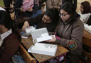 "مصر بتتغير".. "الوزراء" ينشر فيديو لردود الأفعال عقب توزيع "تابلت أولى ثانوي"