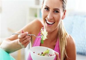 خطأ يرتكبه الجميع.. تناول السلطة في "هذا التوقيت" لا يُنقص الوزن 