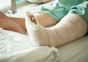 مُدان في قضايا حاول الهرب من الشرطة عن طريق مواسير الصرف فسقط من الخامس