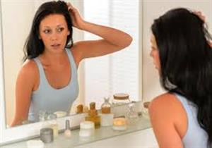 هل يسبب الوقوف أمام المرآة مشكلات نفسية؟