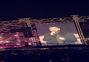  بالفيديو| تامر حسني يبدأ حفله بـ"عيش بشوقك" في السعودية