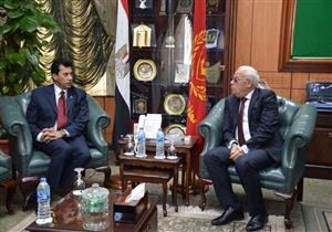 صور.. وزير الرياضة يصل بورسعيد لحضور ختام بطولة البحر المتوسط في كرة اليد 