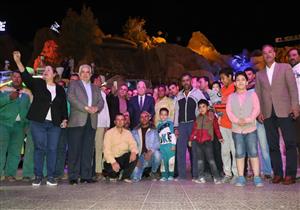 في حفل موسيقي ساهر.. محافظ جنوب سيناء يكرم عمال النظافة بشرم الشيخ