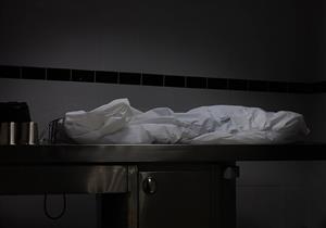 كيف يُغسَّلُ ويُصَلَّى على من مات حريقًا؟.. الأزهر يجيب