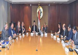 وزير الصناعة يبحث إمكانية إقامة شراكات صناعية  مع رومانيا في أفريقيا