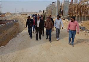 مساعد نائب رئيس "المجتمعات العمرانية" يتفقد مشروعات مدينة 15 مايو