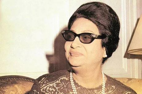 طبيب من هارفارد يكشف سرا خطيرا عن مرض أم كلثوم قبل وفاتها