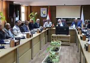 بالصور.. محافظ جنوب سيناء يناقش الاستعدادات للعيد القومي