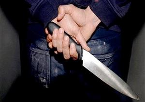 بعد تعديه على والدته.. عامل يطعن شقيقه في سوهاج