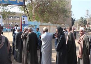 صور| إقبال كثيف من كبار السن على مقار الانتخابات التكميلية بأشمون 