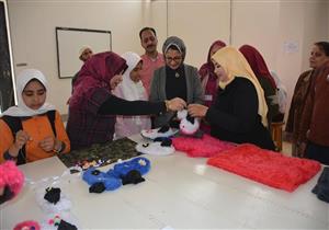  مقترح طالبة.. الوادي الجديد تنفذ مشروع "الجوارب المدرسية" بالمدرسة الفنية بنات