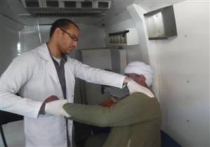  بالصور.. قافلة طبية مجانية تكشف على 1192 حالة بقرية نجع العرب في أسوان