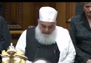 "وبشّر الصابرين".. برلمان نيوزيلندا يفتتح جلساته بالقرآن بعد هجوم المسجدين