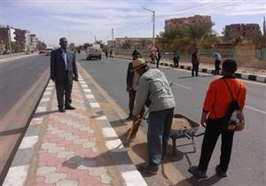 بمشاركة الطلاب والمعلمين.. حملة لتنظيف الشوارع في مدينة موط بالوادي الجديد