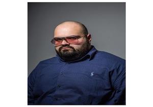 مجدي البحيري يقف بجانب الغلابة في "أبو جبل"