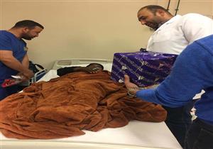 بالصور.. مستشفى أسوان توزع هدايا عيد الأم على المريضات  