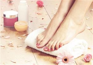 تخلص من رائحة القدم الكريهة باستخدام الثوم والزيتون