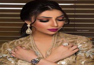 بالصور- دنيا بطمة أنيقة بقفطان ذهبي