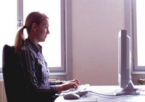 التخلص من آلام الرقبة والعنق.. هكذا تضبط شاشة الحاسوب بشكل صحيح 