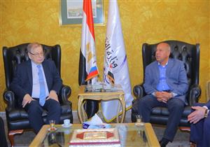  وزير النقل يبحث مع شركة روسية توريد 1300 عربة سكة حديد