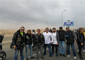 احتفالاً بيوم اليتيم.. مسيرة ضخمة لـ1000 دراجة نارية على طريق السخنة -صور