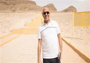 بالصور- بعد جولة نيلية.. أشرف عبدالباقي يزور آثار المنيا مع فرقته