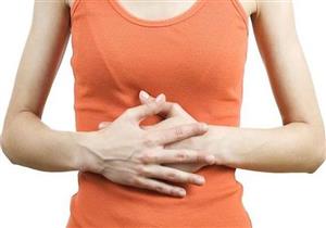 "مش بس الأكل".. طبيب يوضح عادات خاطئة تسبب انتفاخ المعدة 