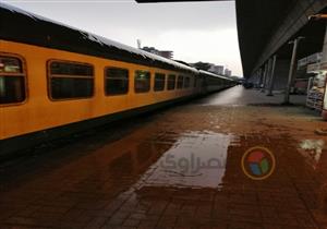 بالصور- الأمطار تغرق محطة قطارات الجيزة