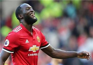  بعد صعود الشياطين الحمر.. تعليق ساخر من مؤلف "اختفاء" على لوكاكو