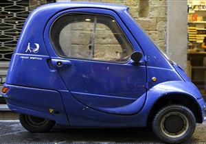 ألماني يجمع عشرات السيارات متناهية الصغر العتيقة تعود للحرب العالمية