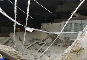  بالصور- انهيار جزئي لعقار وسط الإسكندرية.. والحي يخلي السكان