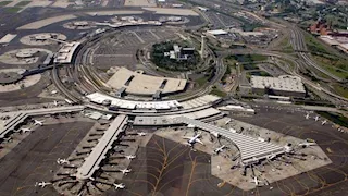  الولايات المتحدة.. إغلاق مطار نيوآرك بعد حالة طوارئ على متن رحلة لـ"جيت بلو"