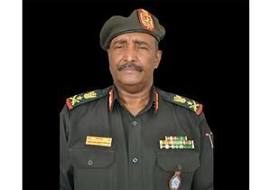 أعضاء المجلس العسكري الانتقالي السوداني يؤدون القسم أمام رئيسه