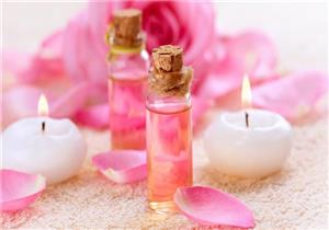 12 استخدامًا لـ"ماء الورد".. وهذه طريقة تحضيره بالمنزل