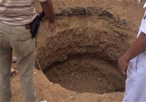 ضبط عامل وبحوزته 8 قطع حجرية يشتبه في أثريتها بأسيوط